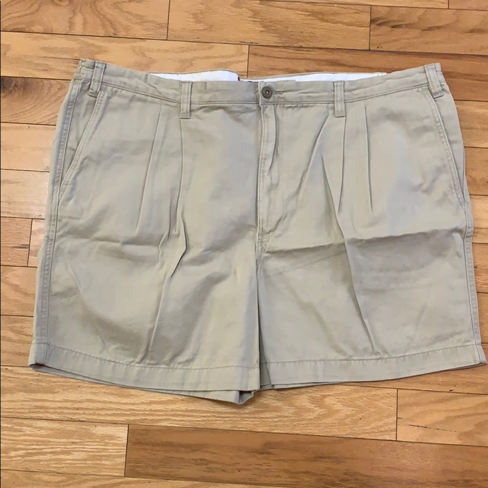 Men’s Eddie Bauer khaki short size48